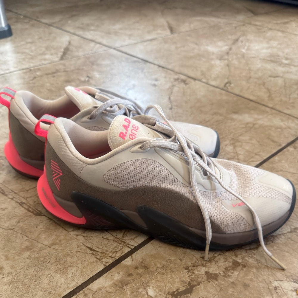 R.A.D V2 Unisex Trainers M 10/W 11.5